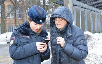 ПЕРВЫМИ ВСТАЮТ НА ЗАЩИТУ