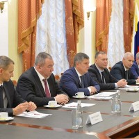 В ТЕСНОМ ВЗАИМОДЕЙСТВИИ